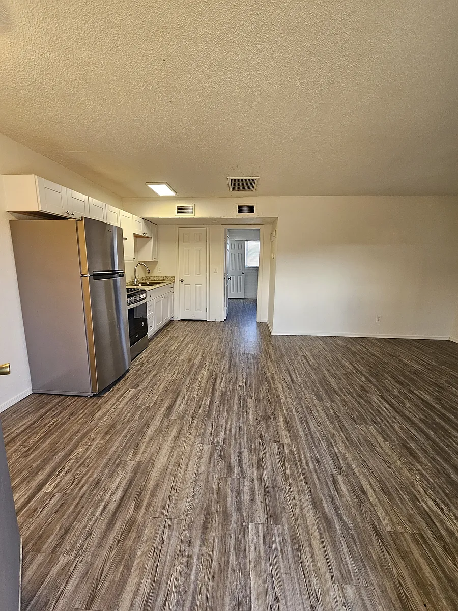 Building Photo - 720 E Siesta Dr #3