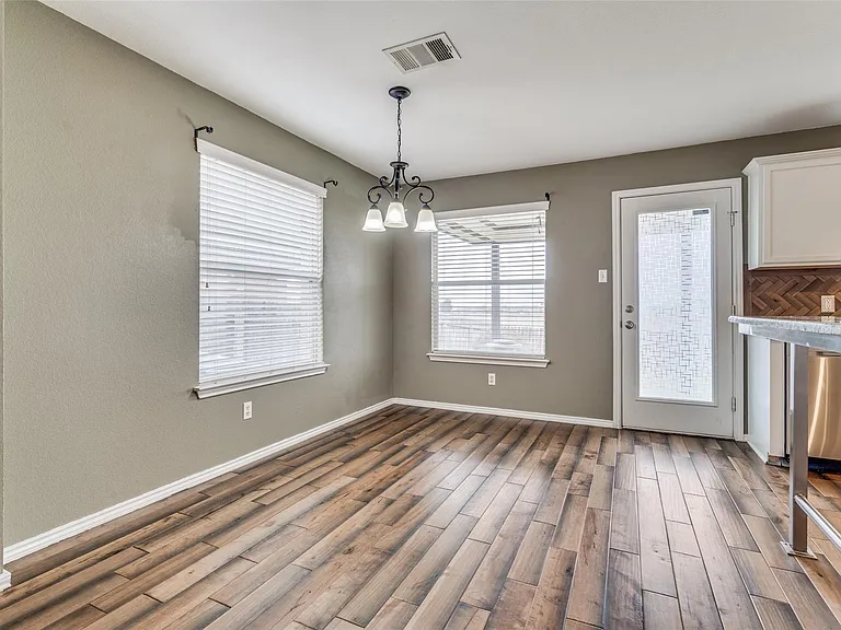 13620 Lyndon B Johnson St — Photo 7