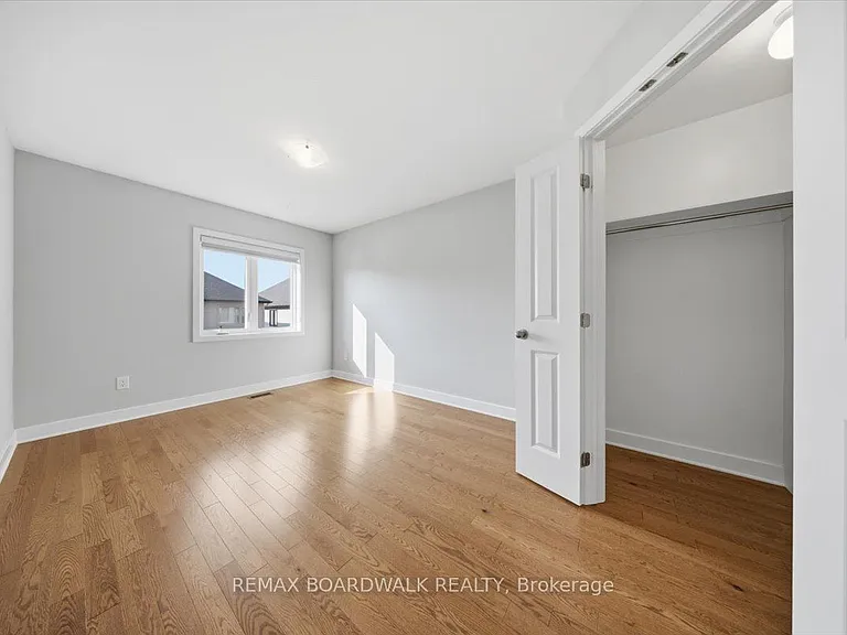 Thunderbolt St — Photo 21