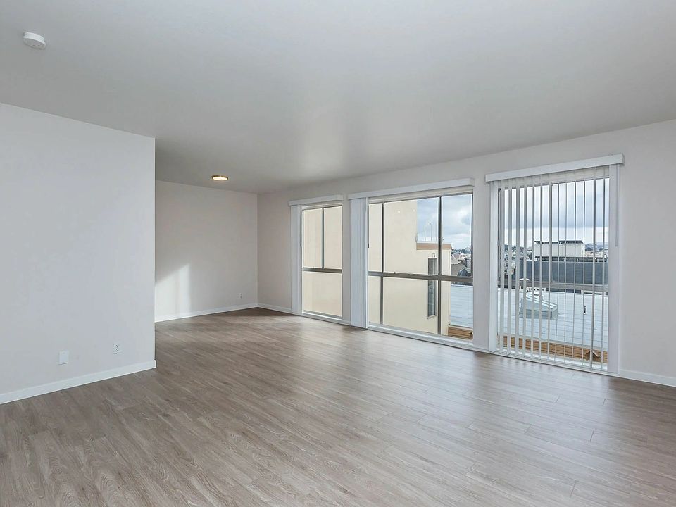 1st image of 3016 Clay St #4D