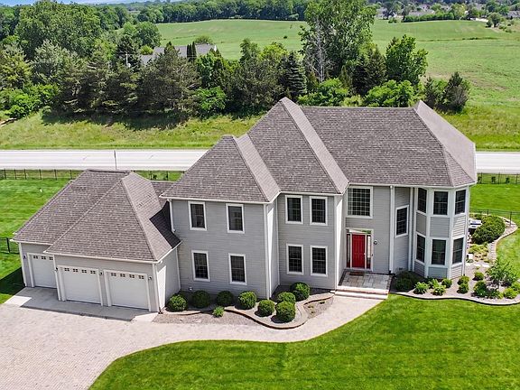 4th image of 3268 Bay Hill ROAD