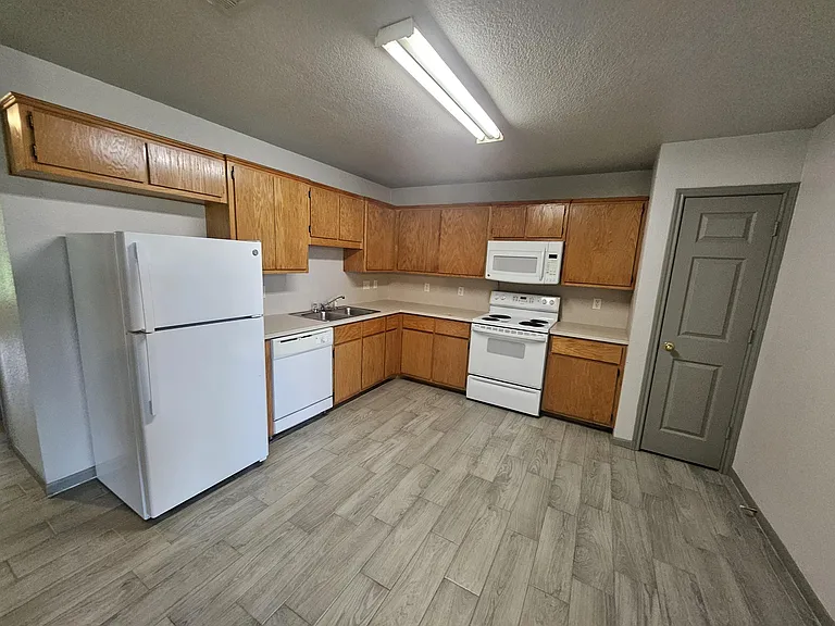 300 Castellon Ct — Photo 5