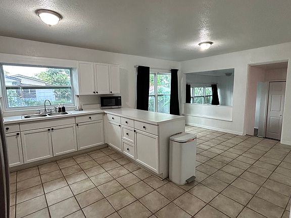 4th image of 3510 Fairway Ln