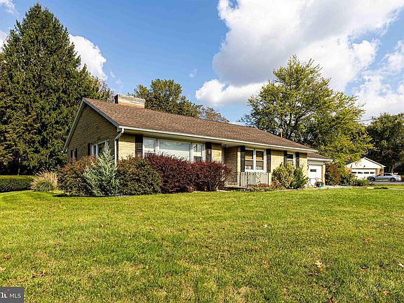 4th image of 240 Orchard Cir
