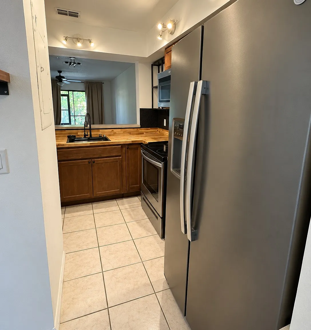 2 bed, 1090 sqft, $1,800 — Photo 4
