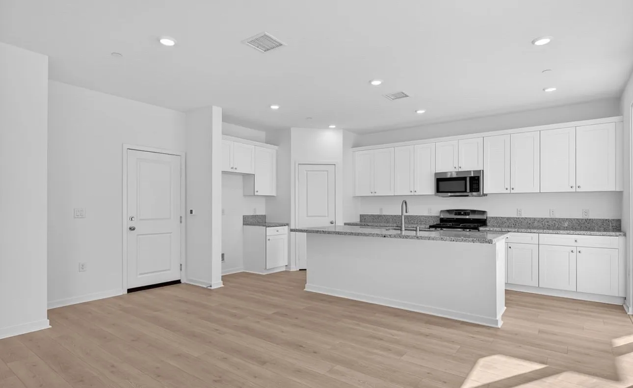 4 bed, 2375 sqft, $3,500 — Photo 4