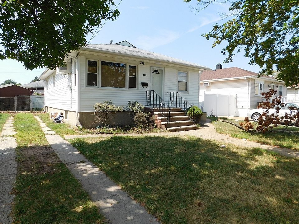 1st image of 200 Jefferson Ave
