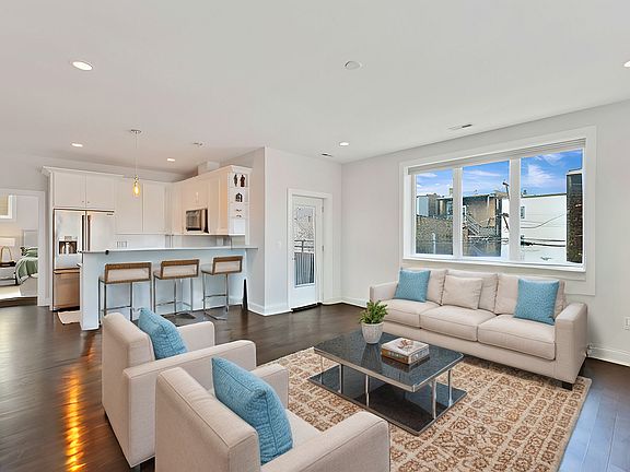 4th image of 2505 W Potomac Ave #2W