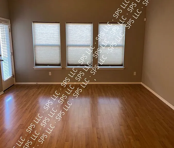 3109 Queenston Ave — Photo 2