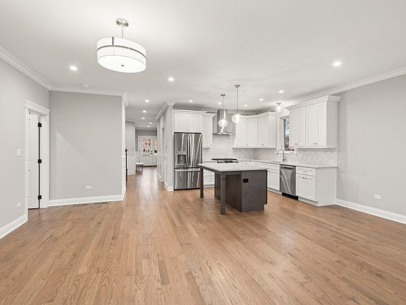 5th image of 11321 1st St