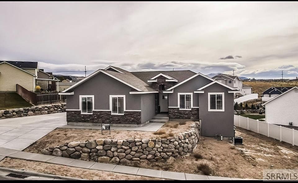 1st image of 669 Court Pl