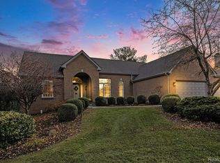 4019 Pine Ridge Ct, Fenton, MI 48430