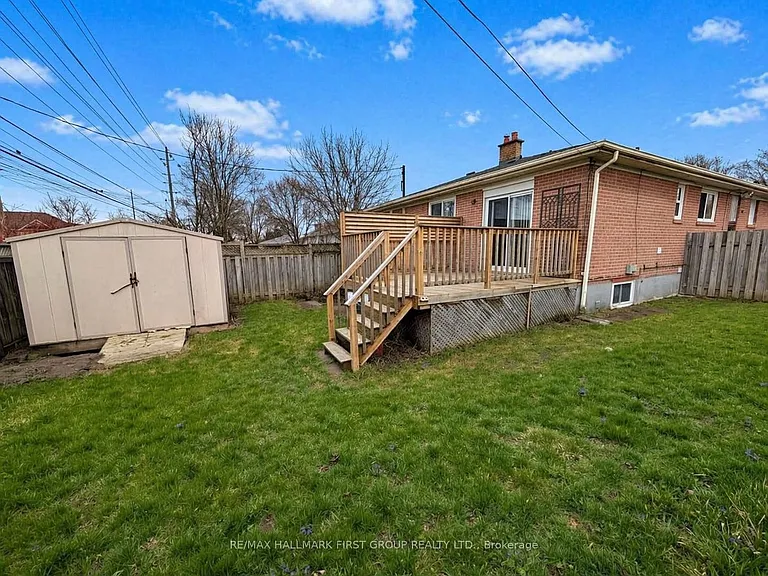 15 Thorncroft Cres — Photo 10
