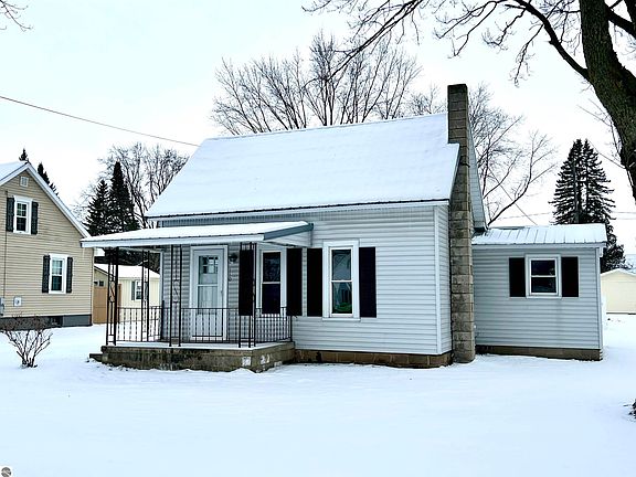 2nd image of 110 S Pine St