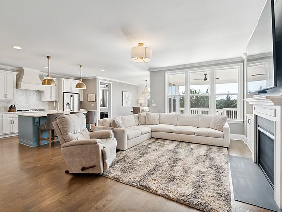 3rd image of 2032 McAvoy Dr
