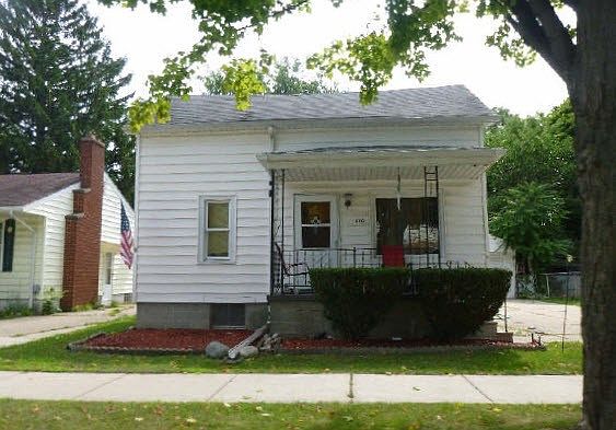 1st image of 810 S Woodbridge St