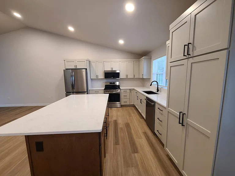 421 Founders Way — Photo 3