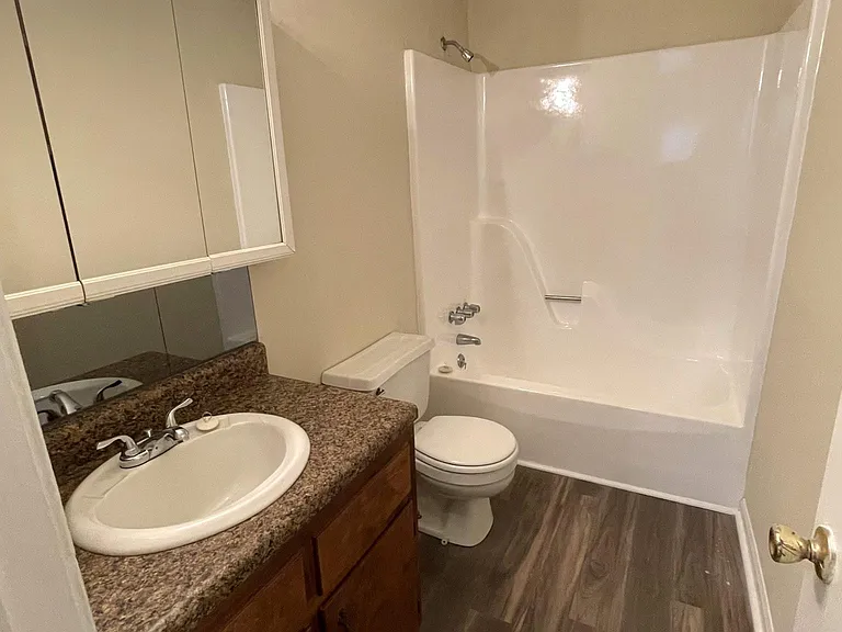 437 Lexington Hts — Photo 9