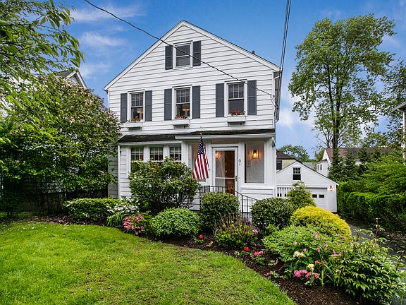 3rd image of 61 Elm Ave