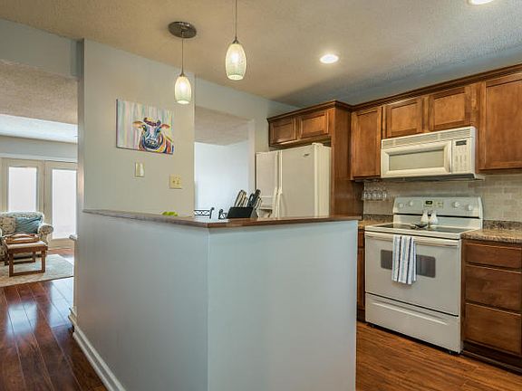 4th image of 6521 Deane Hill Dr