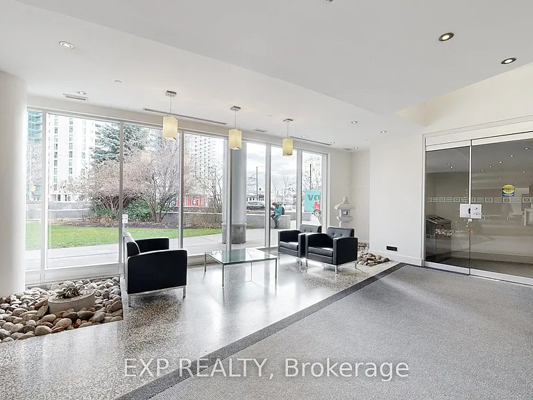 8 York St #2404 — Photo 28