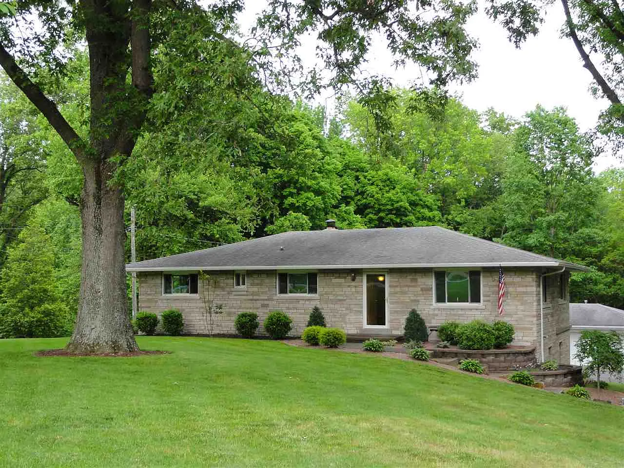 1110 Felstead Rd photo 1