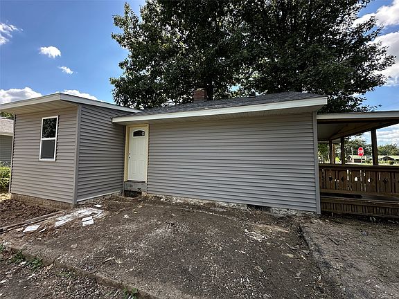 3rd image of 3001 Bever St
