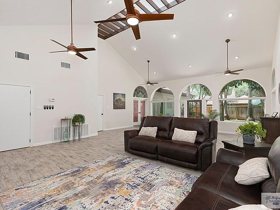 5th image of 17236 Oakmount Cir