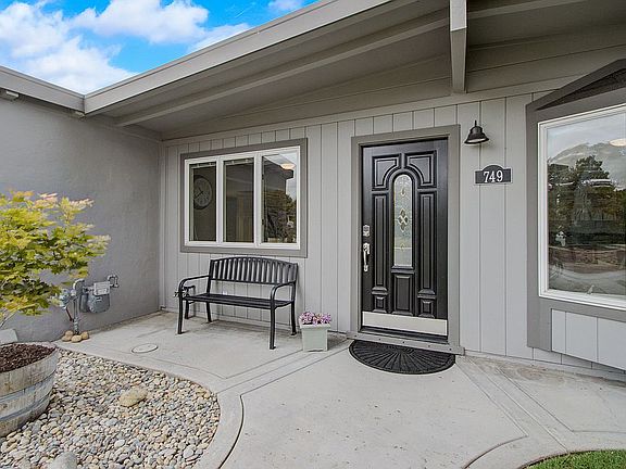 3rd image of 749 Manzanita Ave