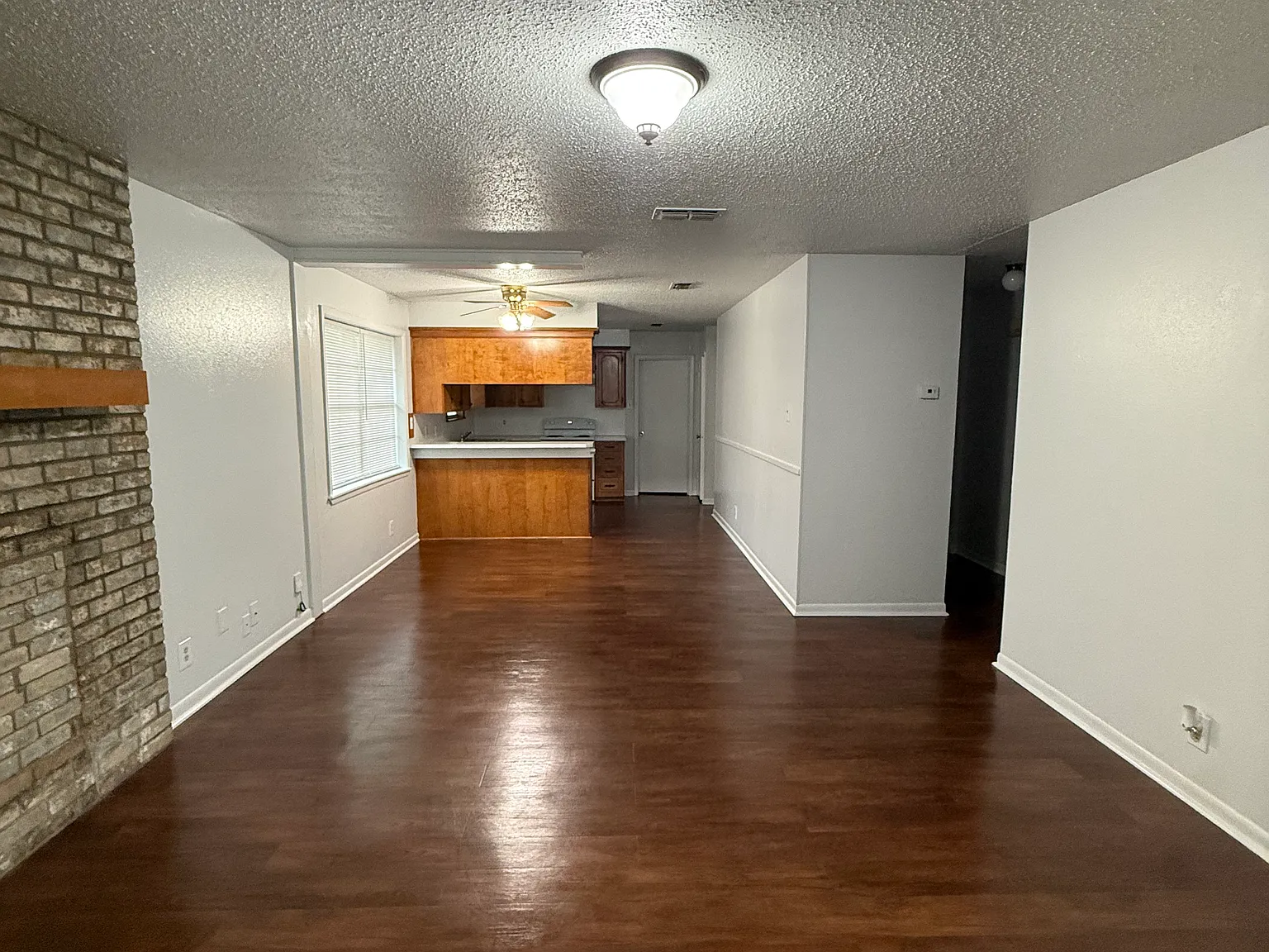 2 bed, 1000 sqft, $1,025 — Photo 2