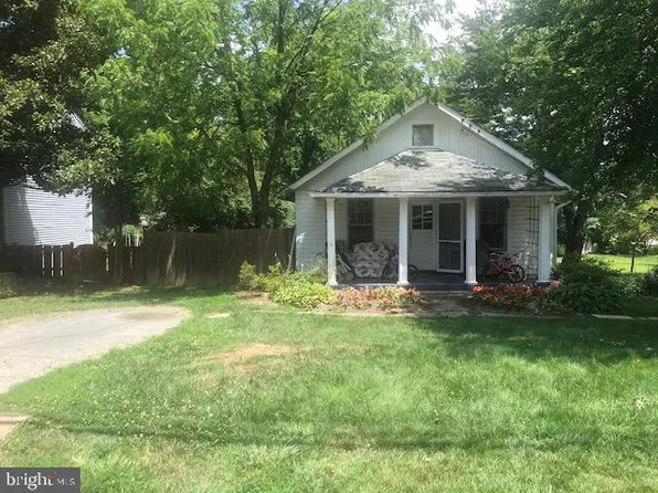 2841 Edgelea Rd, Vienna, VA 22181