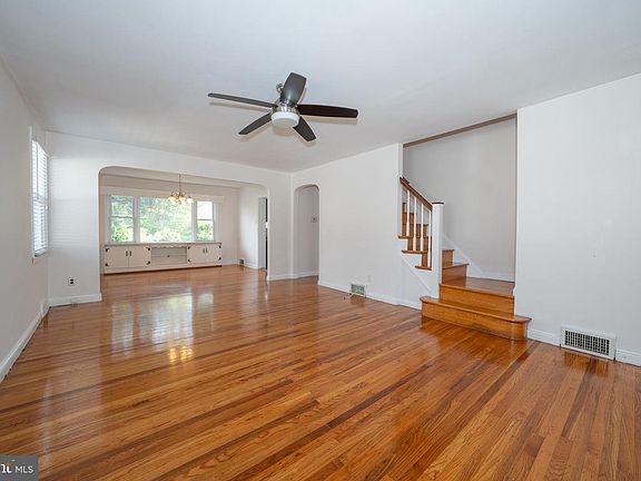 5th image of 1305 Center Rd