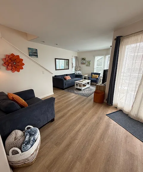 718 Sunset Ct — Photo 1