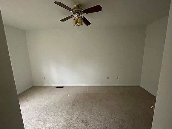 Back bedroom
