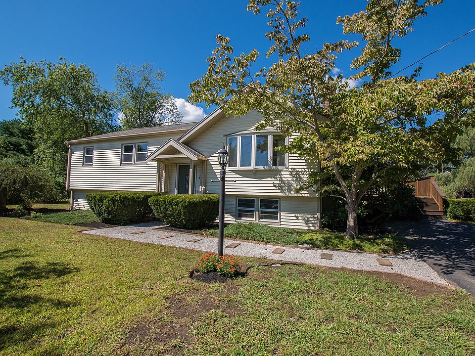 1st image of 4 Mullein Hill Dr