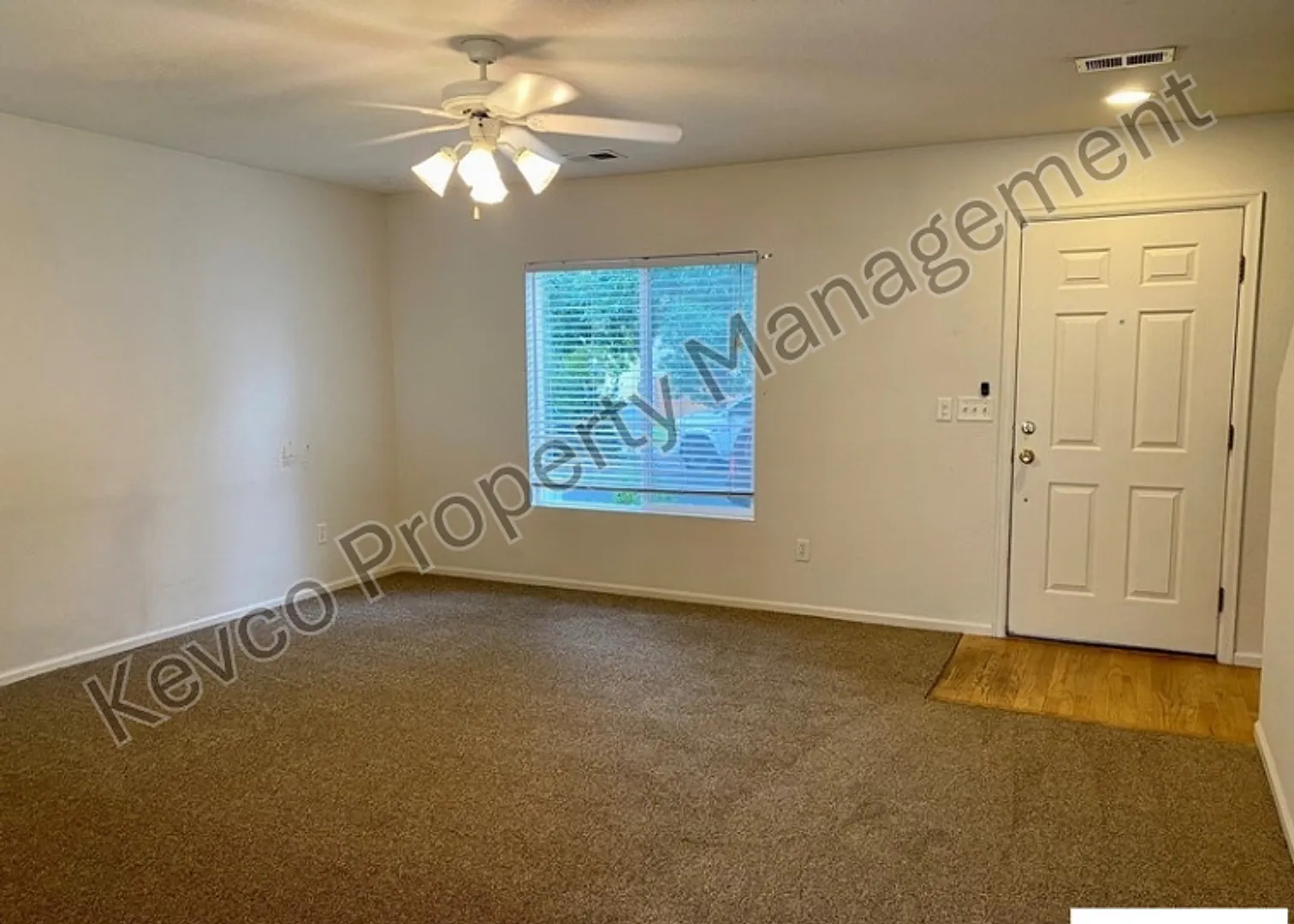 Four Bedroom Home with Mowing Services — Photo 2