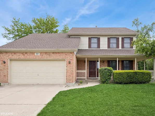 201 Rosewood Ct, Westmont, IL 60559