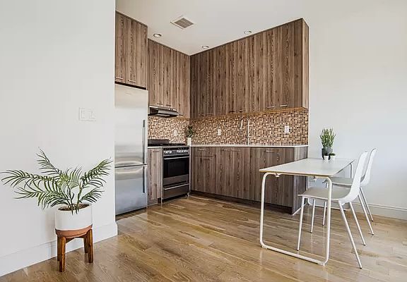 4th image of 223 Pulaski St APT 4A