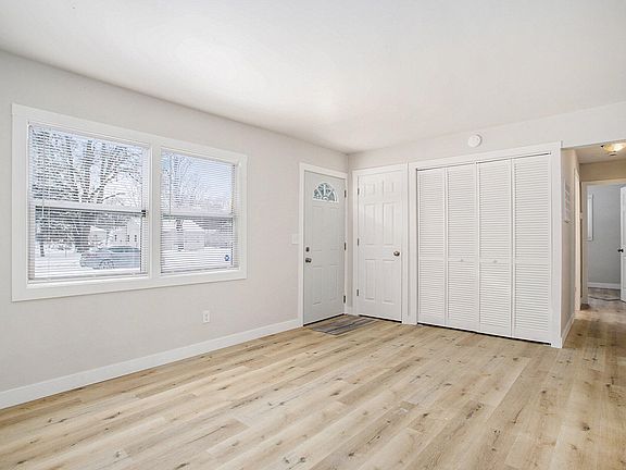 4th image of 64 Saratoga Ave
