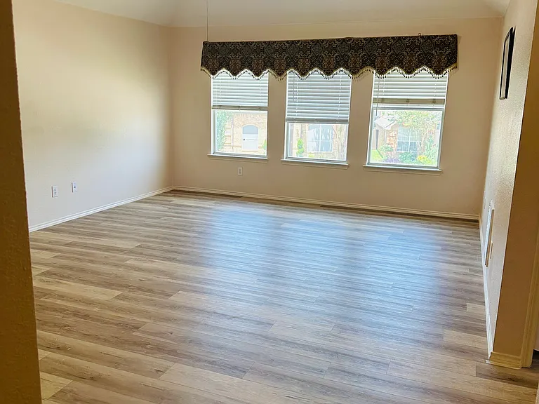 313 Broadmoor Dr — Photo 9