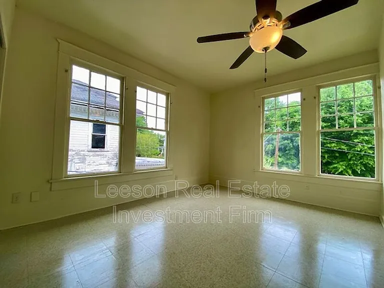451 Egan St — Photo 6