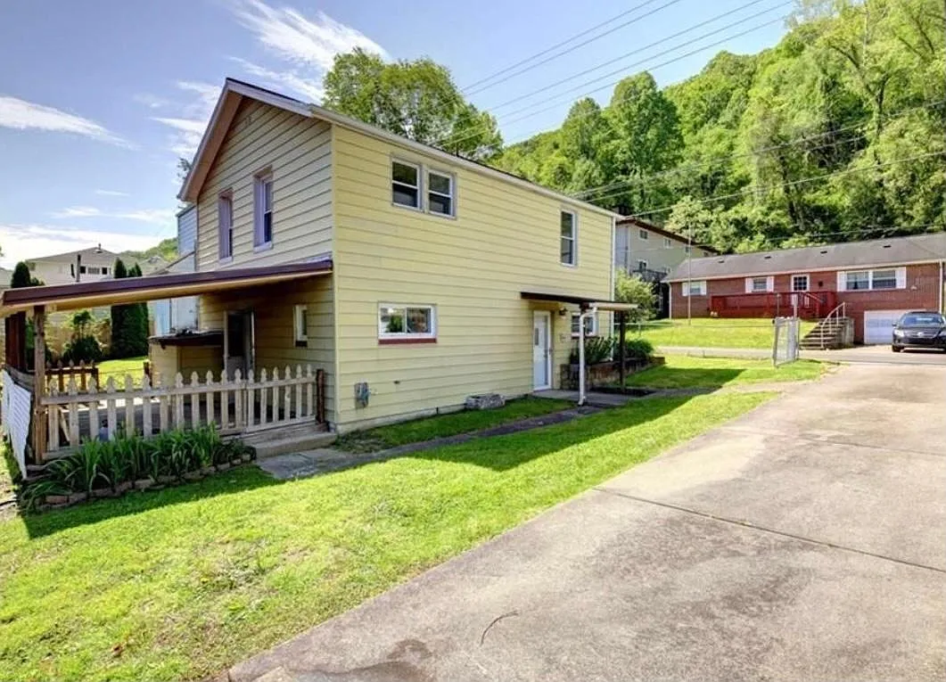 2720 Chesterfield Ave — Photo 1