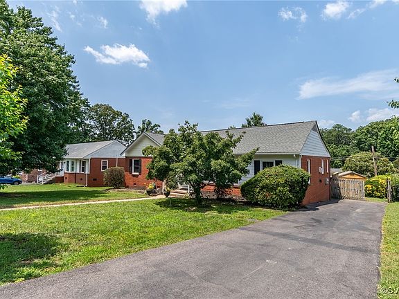2nd image of 522 Cedarbrooke Ln