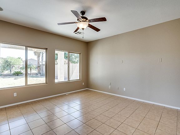 4th image of 1143 E Daisy Way