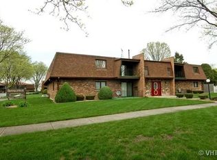 10641 S Brooklodge Ln APT 1A, Palos Hills, IL 60465