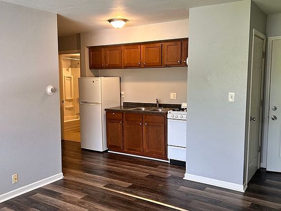 5th image of 1418 W Mitchell St APT 208