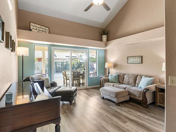 5th image of 1057 Mission Ridge Dr