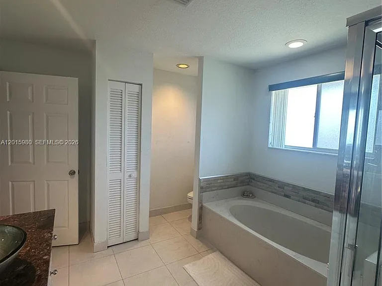 5402 Pointe Villa Dr #B — Photo 24