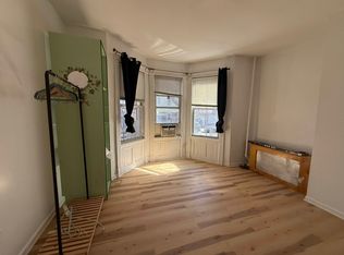 30-92 41st St #1F, Astoria, NY 11103