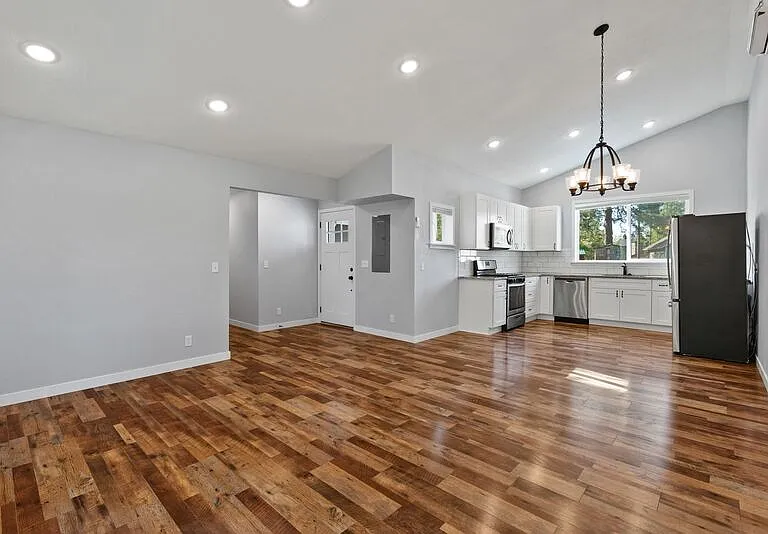 900 Westwood Dr — Photo 5